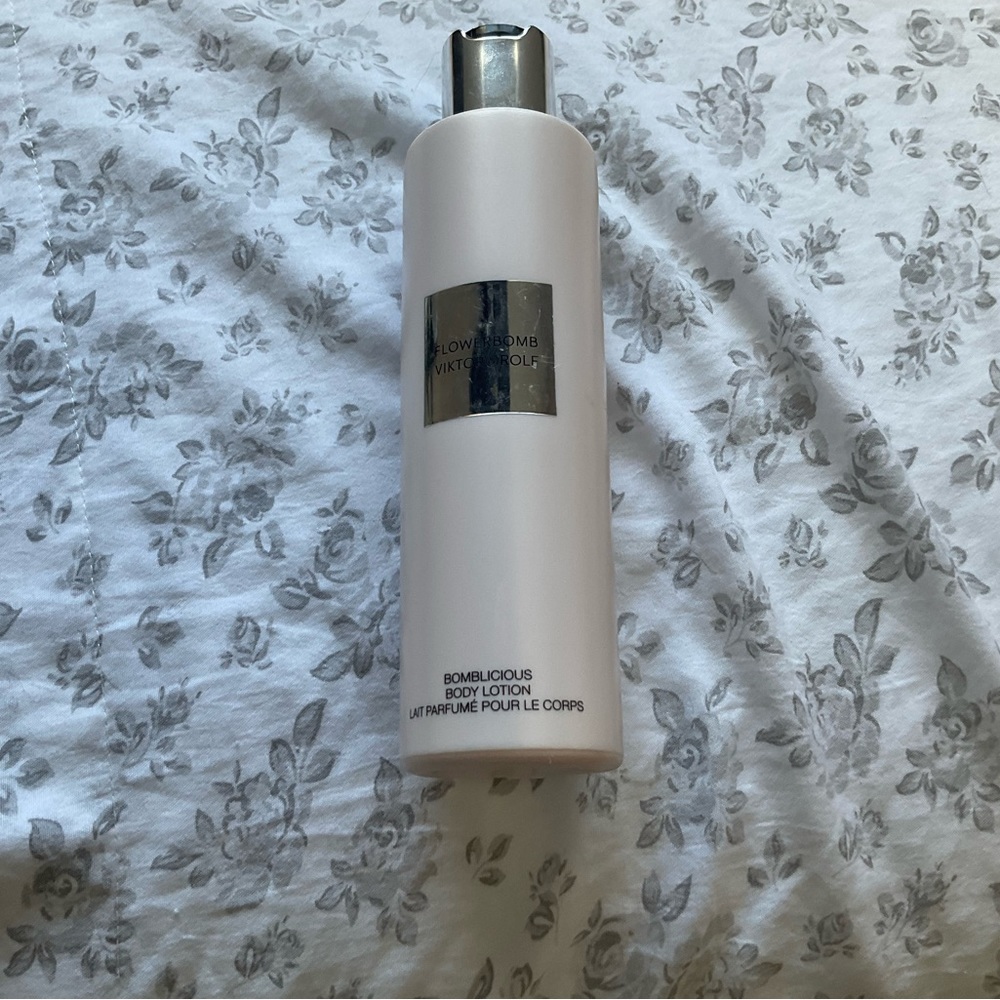 Flower bomb body cream